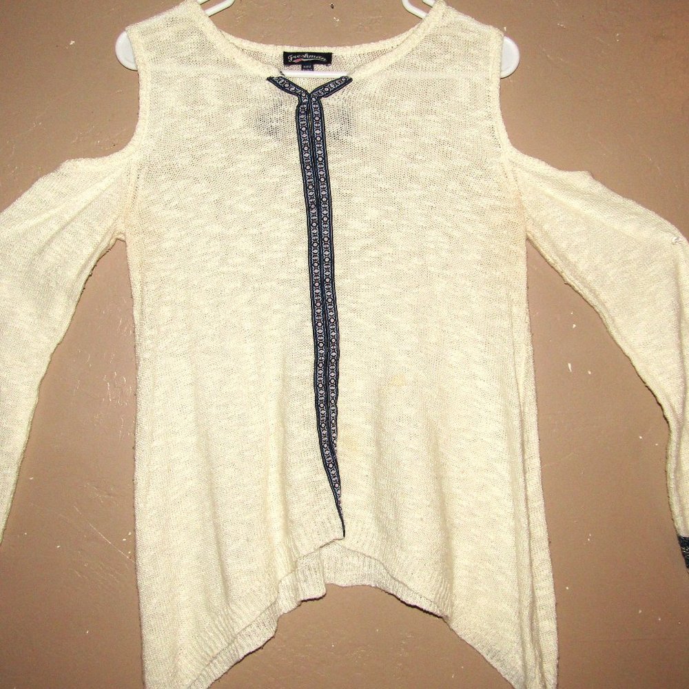 Shoulder cutout sweater